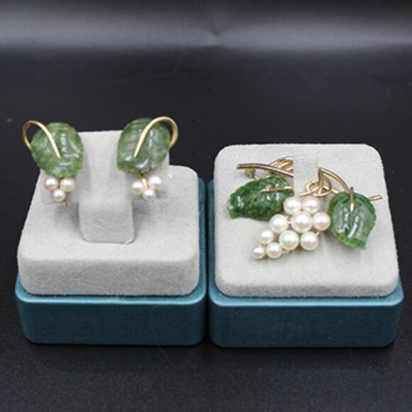KREMENTZ JADE AND PEARL BROOCH AND EARRINGS - Picture 1 of 10